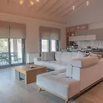 Carpe Diem Moursia House